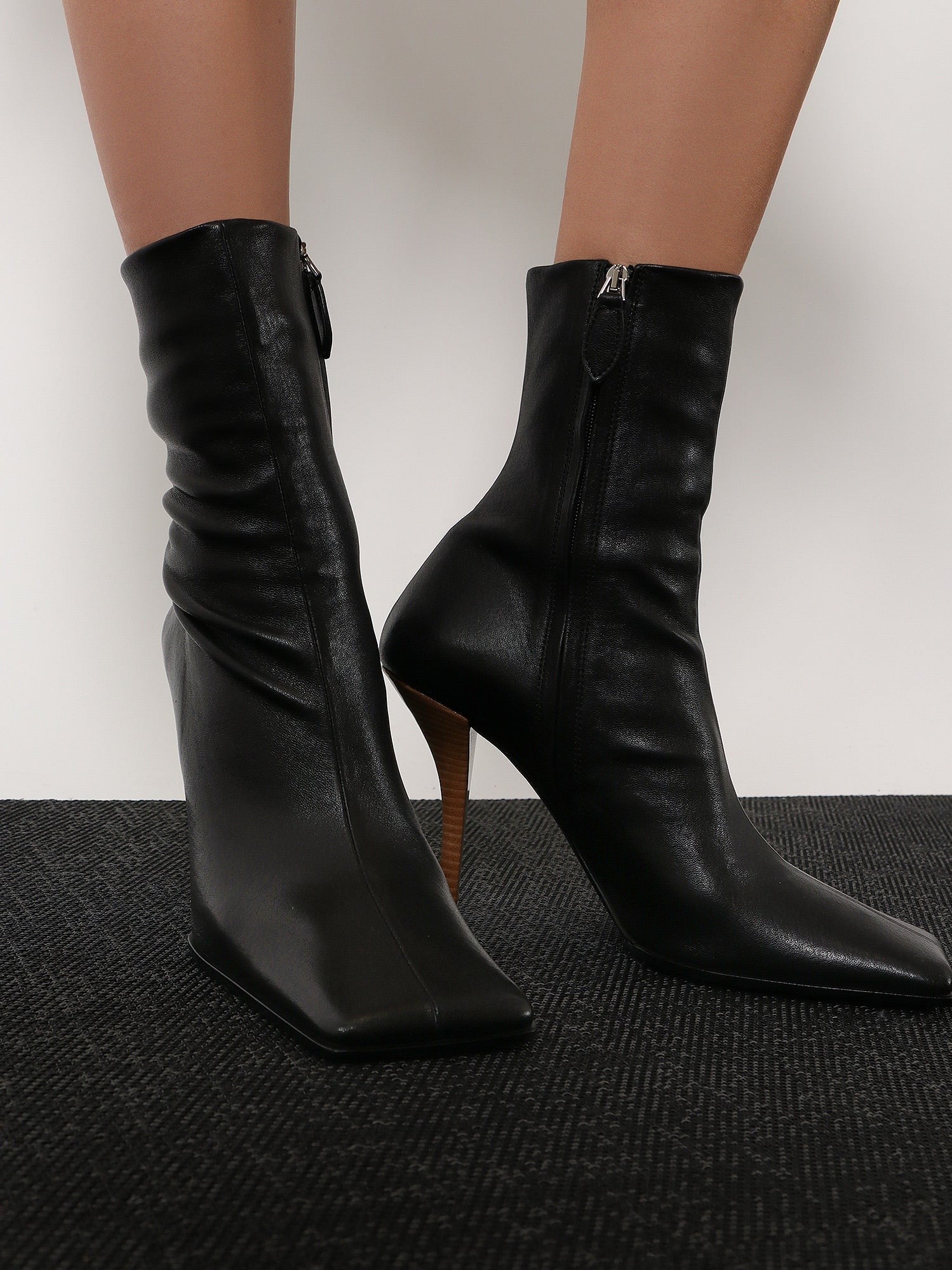 ALAIA - Woman - Black - Boot