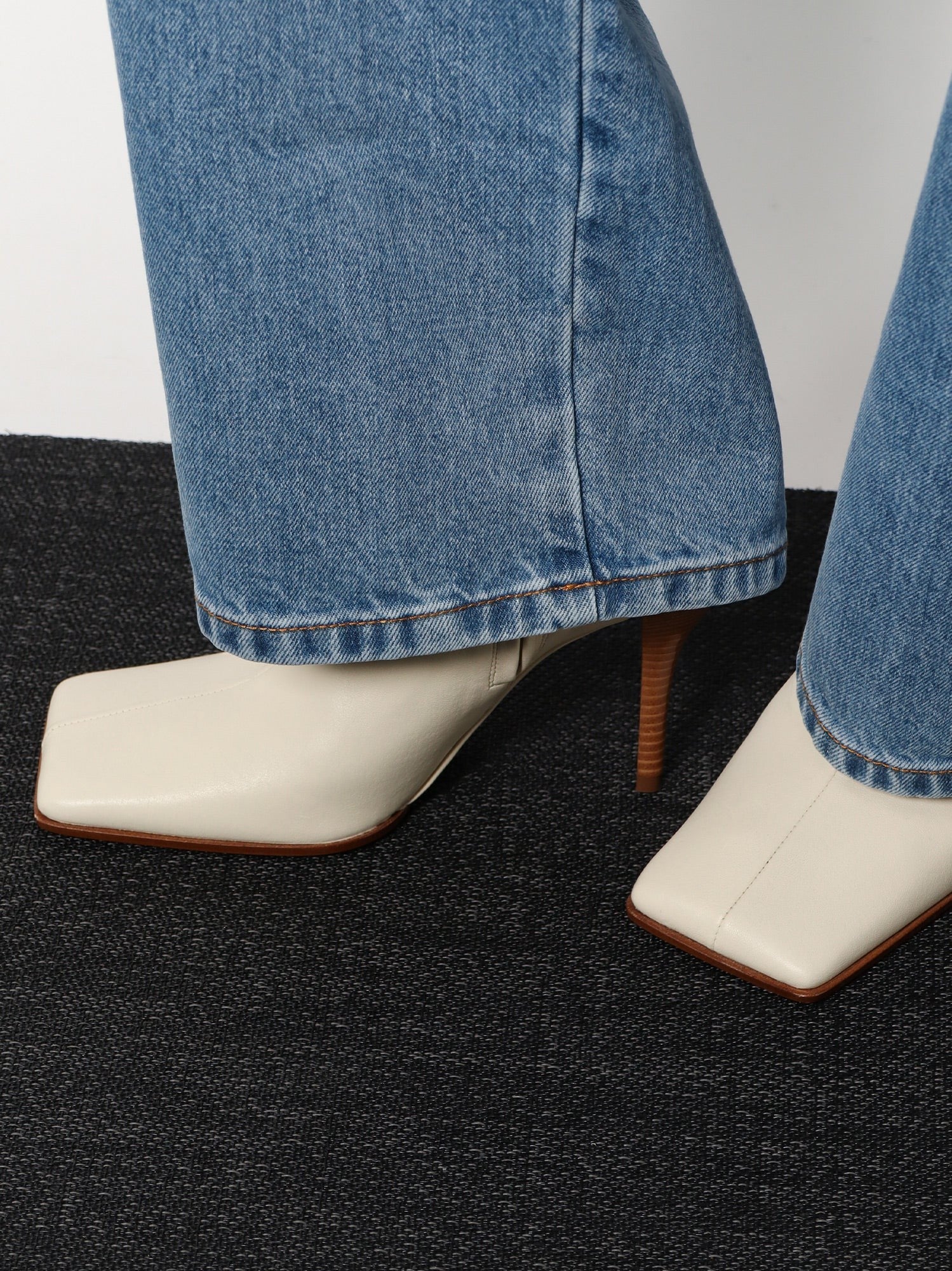 ALAIA - Woman - Beige - Boot