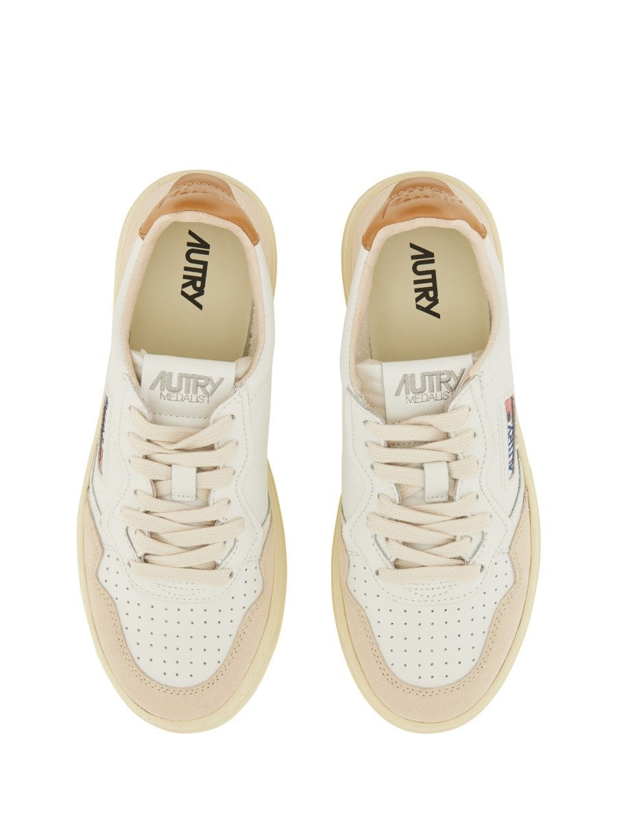 Autry - Woman - White - Sneaker