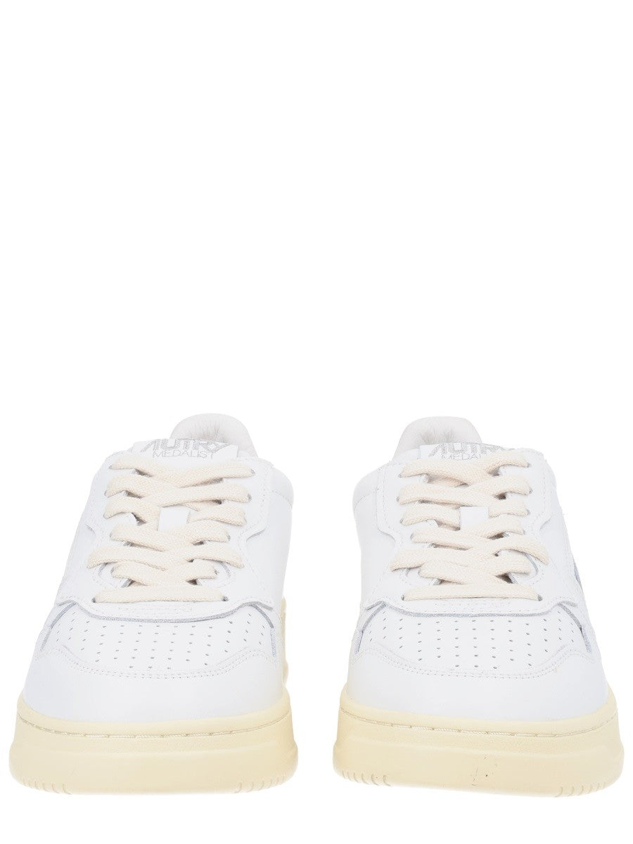 Autry - Woman - White - Sneaker