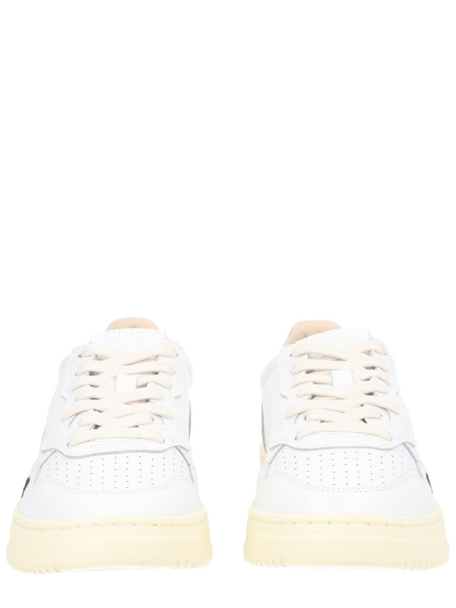 Autry - Woman - White - Sneaker