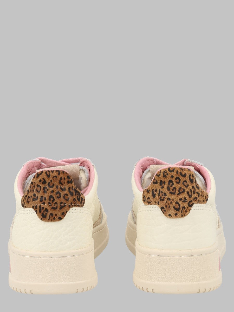 Autry - Woman - White - Sneaker