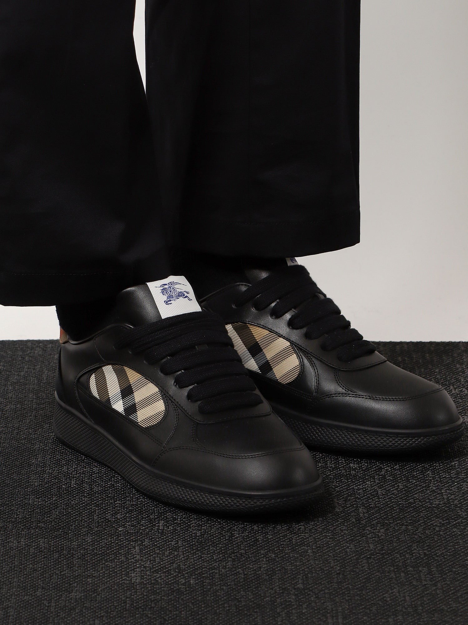 Burberry - Man - Black - Sneaker