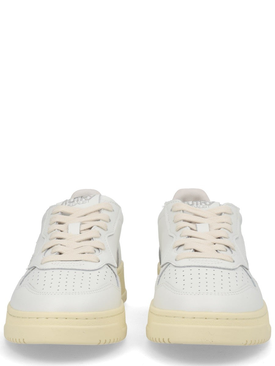 Autry - Woman - White - Sneaker