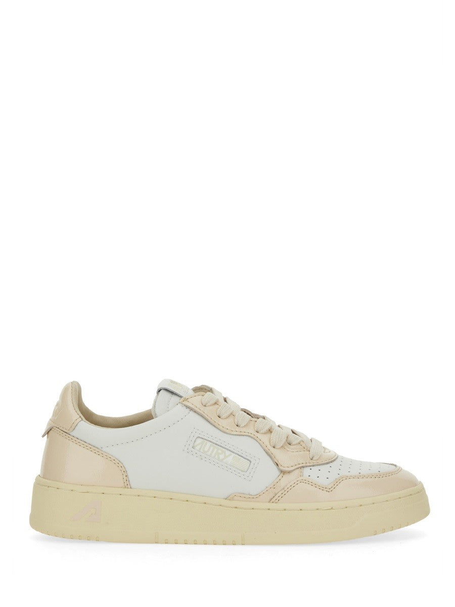 Autry - Woman - White - Sneaker