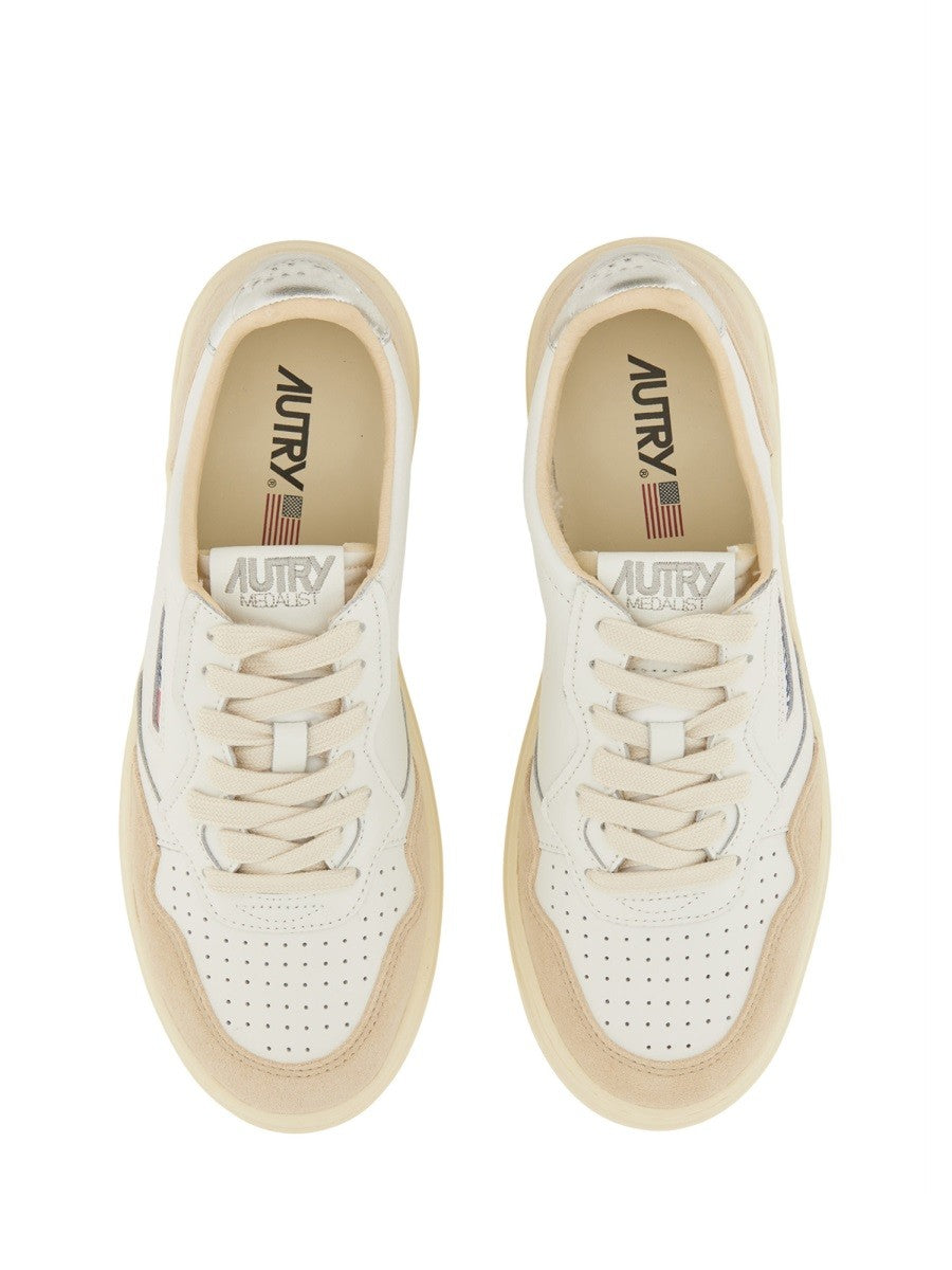 Autry - Woman - White - Sneaker