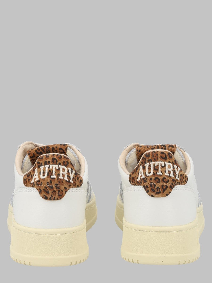 Autry - Woman - White - Sneaker