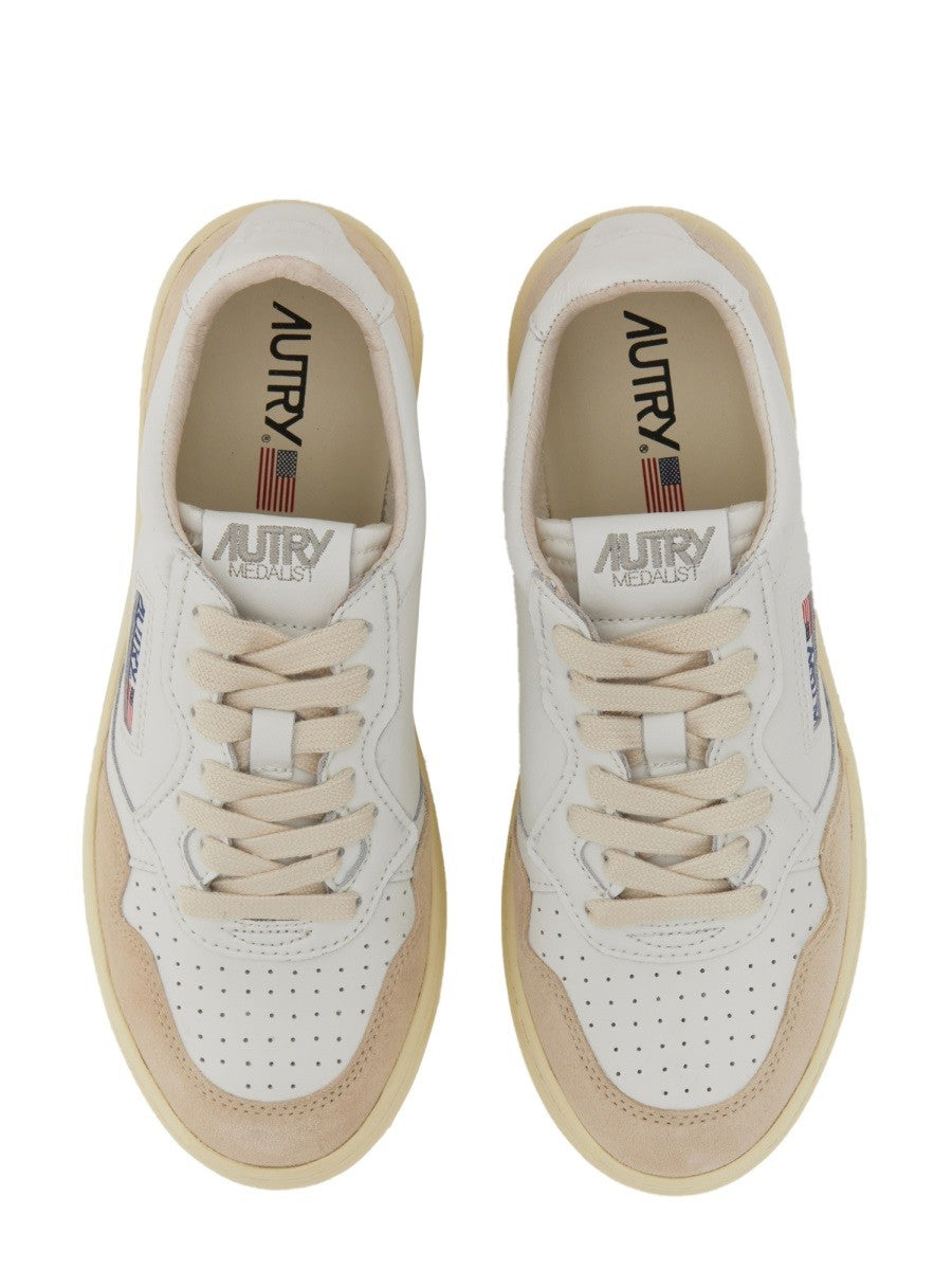 Autry - Woman - White - Sneaker